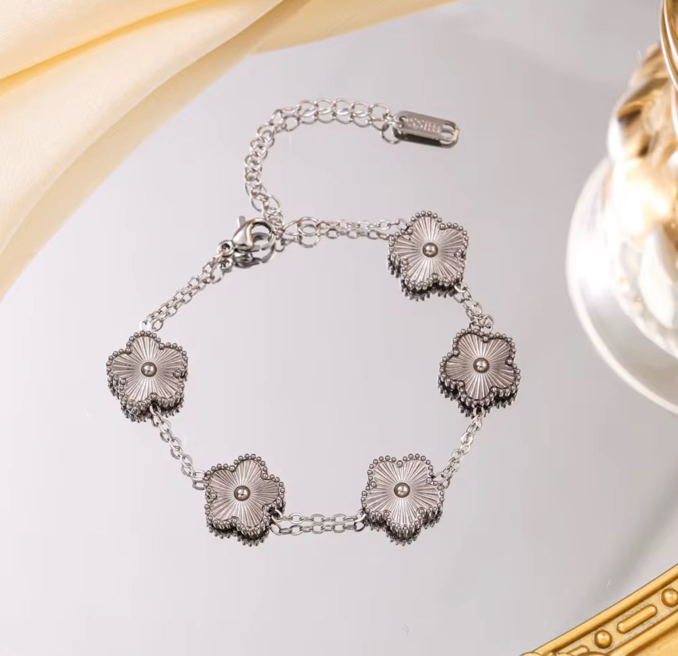 SSFH Clover Glow – 5-Leaf Clover Bracelet | Stainless Steel Gold or Silver | Women’s Luck Jewelry